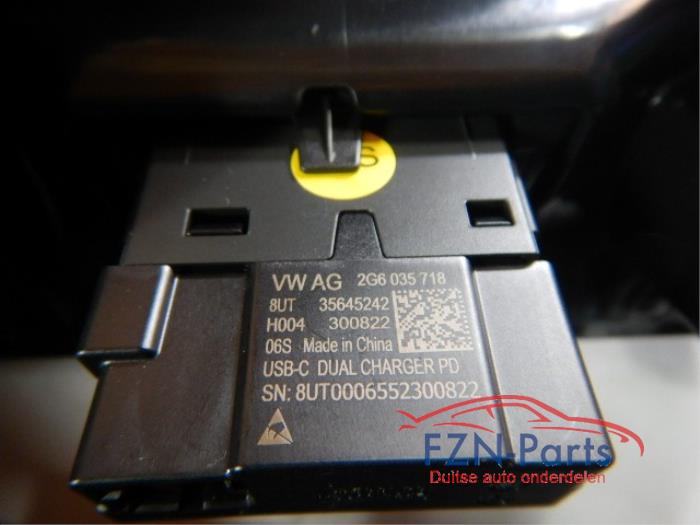 VW Golf 8 Middenconsole Armsteun Achterzijde USB C