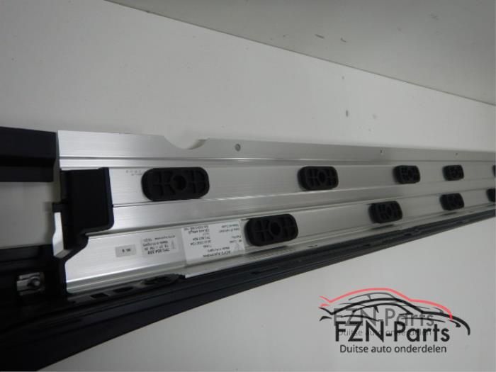 Zijskirt rechts Porsche Cayenne (22727825)