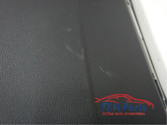VW Golf 8 Dashboard Kast Zonder Slot