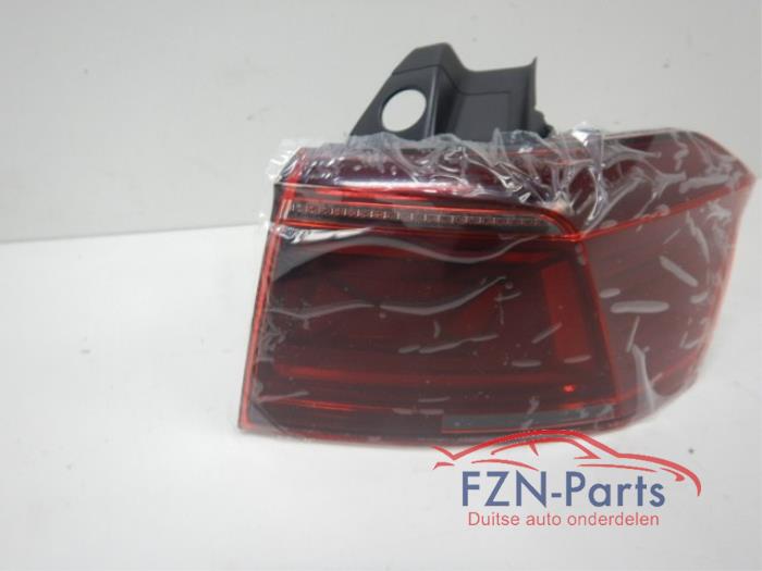 VW Passat B8 Variant FL Achterlicht Smoke Rechts