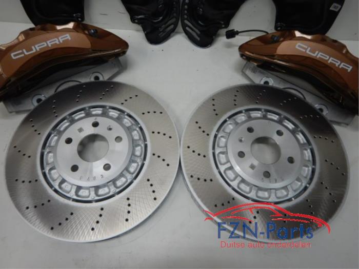 VW Golf 7 / 7.5 / 8 5G 5H Remset Voorzijde 6 Pots Akebono 374MM L+R NIEUW