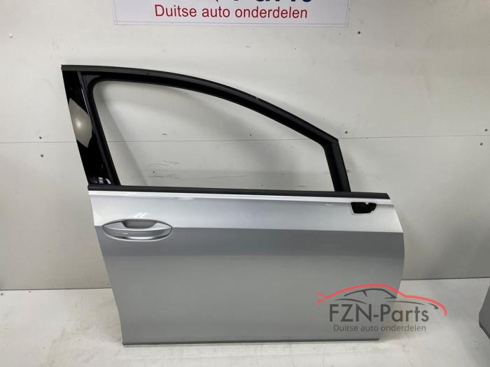 VW Golf 8 Portier Rechts-Voor