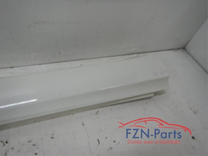 Zijskirt rechts Mercedes B-Klasse (22727843)