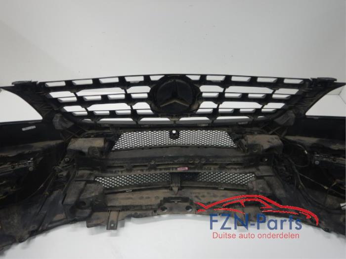 Mercedes-Benz W166 ML-Klasse AMG-Line Voorbumper 6PDC KLS 9197 Kleur: Obsidianschwarz 9197