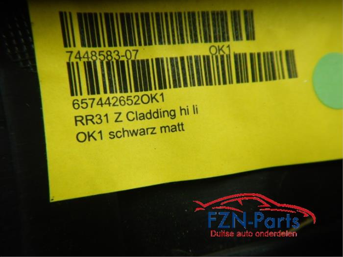 Zijskirt links Rolls Royce Cullinan (22727535)