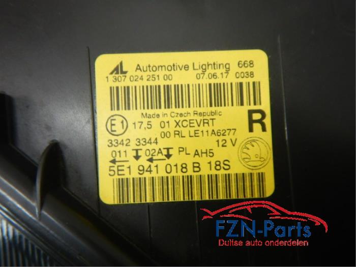 Skoda Octavia 5E Koplamp Rechts Xenon