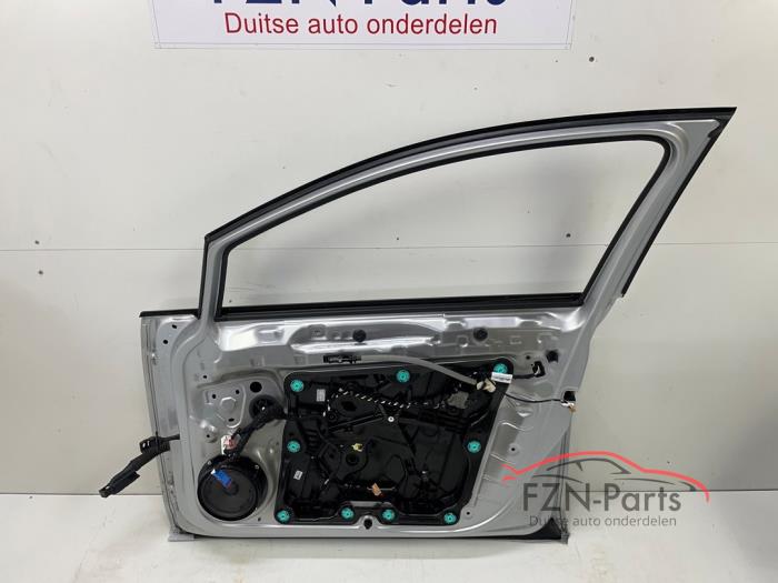 VW Golf 8 Portier Rechts-Voor