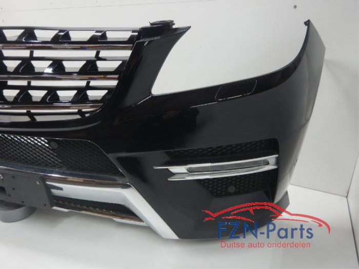 Mercedes-Benz W166 ML-Klasse AMG-Line Voorbumper 6PDC KLS 9197 Kleur: Obsidianschwarz 9197