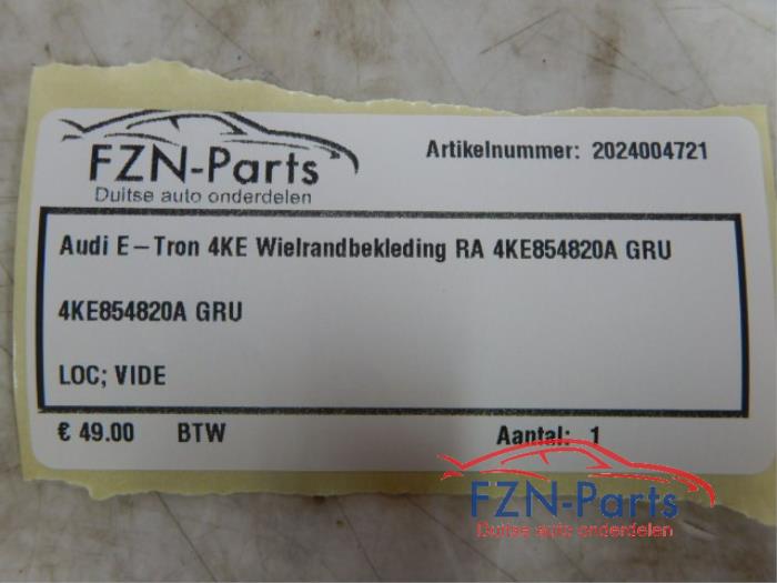 Wielrand achter Audi E-Tron (22740468)