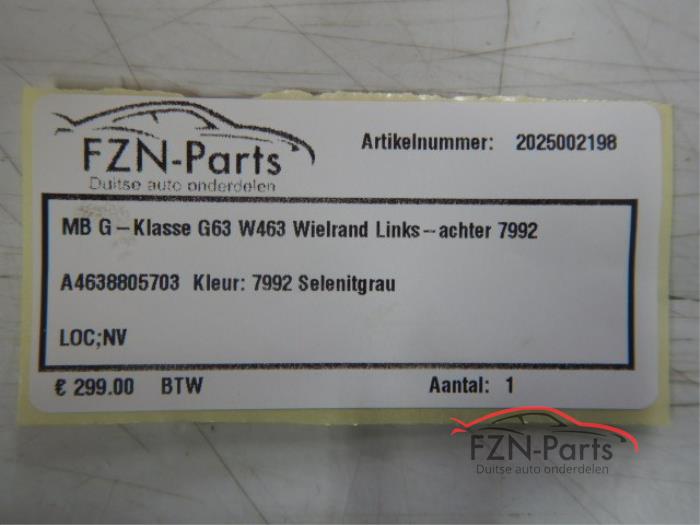 Wielrand achter Mercedes G-Klasse (22744493)