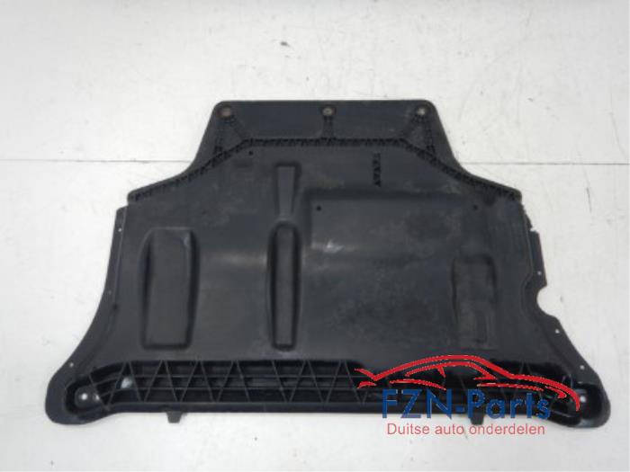 VW Passat B8 Bodemplaat Motorzijde