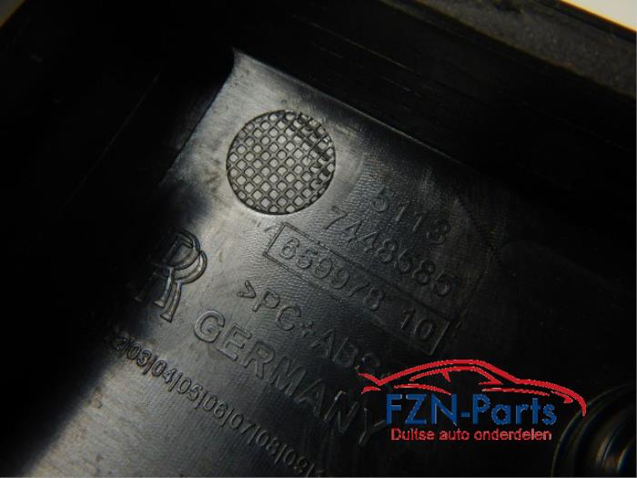 Zijskirt links Rolls Royce Cullinan (22727551)