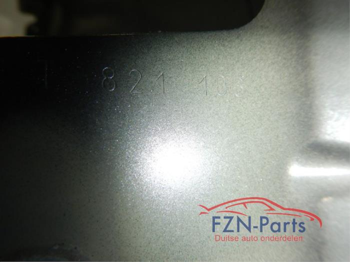 VW Touran 5TA Zijscherm Spatscherm Rechts LR7H Kleur : LR7H Indium Grau