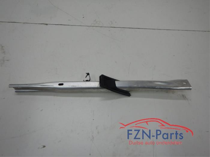 Audi A4 8W Bumperbalk Geleider Voorzijde Rechts
