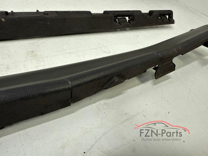 VW Golf 8 5H GTI GTD Sideskirt Rechts Met Houder