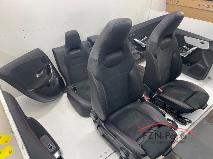 Mercedes-Benz CLA A118 Amg-Line Interieur Leer Alcantara Verwarmbaa