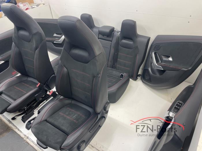 Mercedes-Benz CLA A118 Amg-Line Interieur Leer Alcantara Verwarmbaa