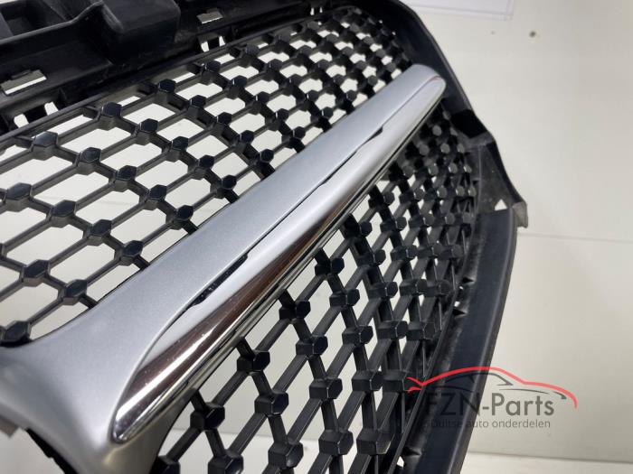 Mercedes-Benz W117 CLA-Klasse Grille