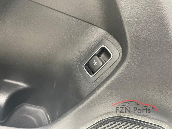 Mercedes-Benz CLA A118 Amg-Line Interieur Leer Alcantara Verwarmbaa