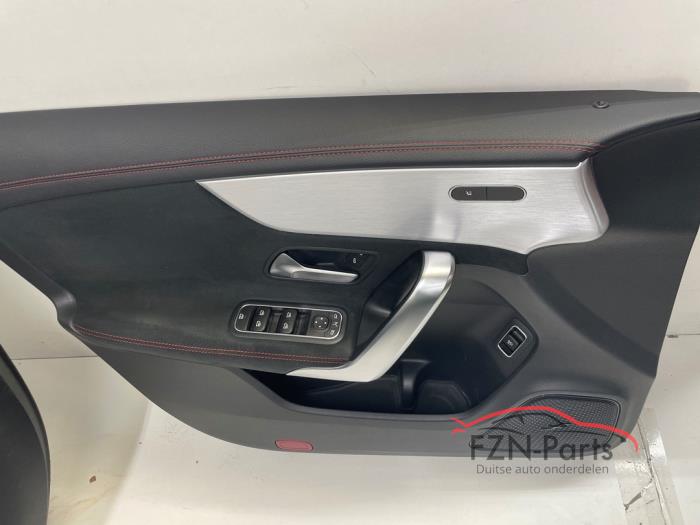 Mercedes-Benz CLA A118 Amg-Line Interieur Leer Alcantara Verwarmbaa