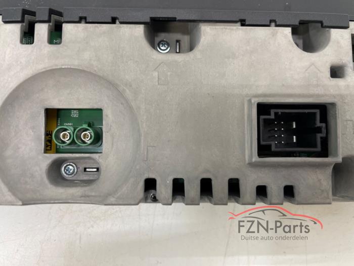 Mercedes-Benz CLA A118 widescreen navigatie display
