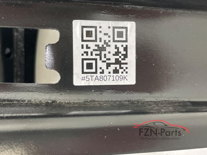 VW Touran 5TA Bumperbalk Voorzijde Met Strip