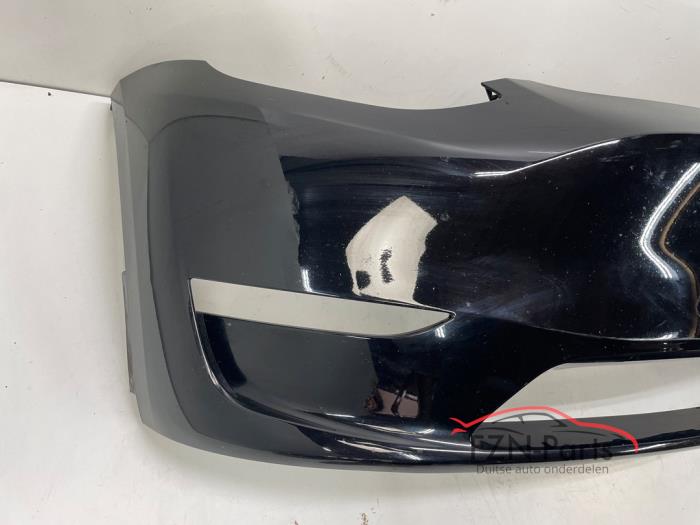 Tesla model Y Voorbumper zwart kaal