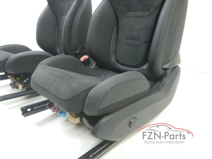 Mercedes-Benz GT AMG Performance Kuipstoelen Stoelen Alcantara Leer Elektrisch verstel en verwarmbaarPast ook in W206 C-Klasse Licht beschadigd achterzijdeVoor stoel stoelen Performance Alcantara leer leder leren zwart stiksel
