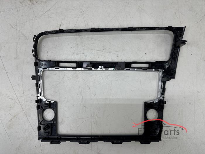 VW Golf 7 Dashboard Inleg MIdden Navigatie