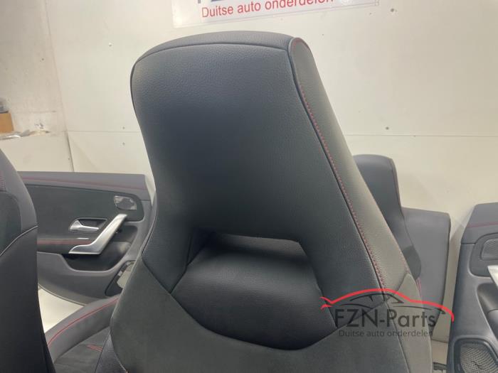 Mercedes-Benz CLA A118 Amg-Line Interieur Leer Alcantara Verwarmbaa