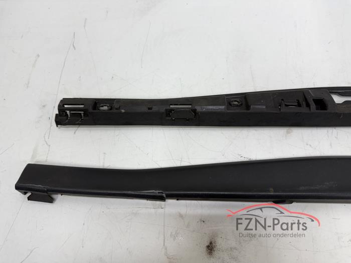 VW Golf 8 5H GTI GTD Sideskirt Rechts Met Houder