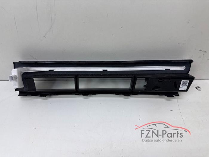 VW Passat B9 CJ Lichtlijst R-Line Rechts Verlicht Grille