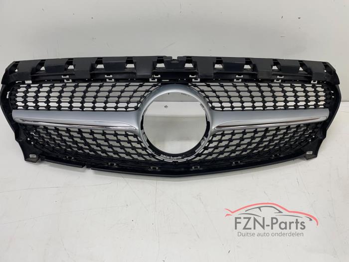 Mercedes-Benz W117 CLA-Klasse Grille