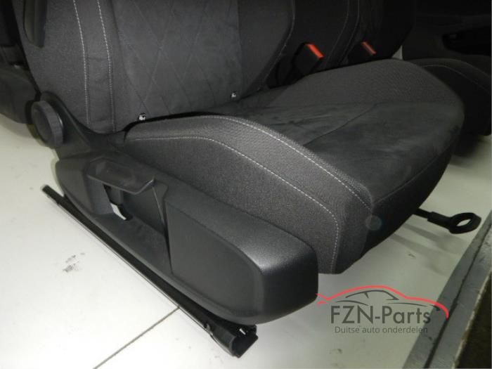 VW Golf 8 5H Interieur Stof Alcantara