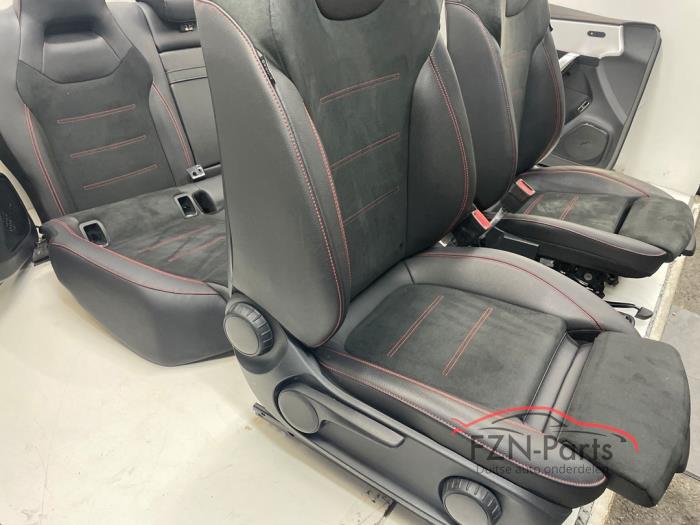 Mercedes-Benz CLA A118 Amg-Line Interieur Leer Alcantara Verwarmbaa