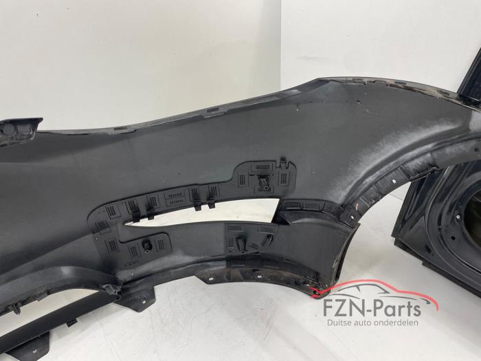 Tesla model Y Voorbumper zwart kaal
