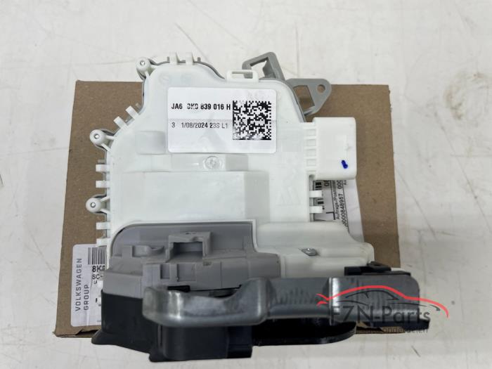 Audi A4 8K Portier deur slot mechaniek Rechts-achter