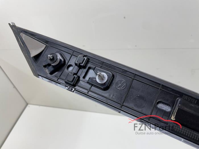 VW ID.7 paneel lijst Links c-stijl pyrietzilver mat