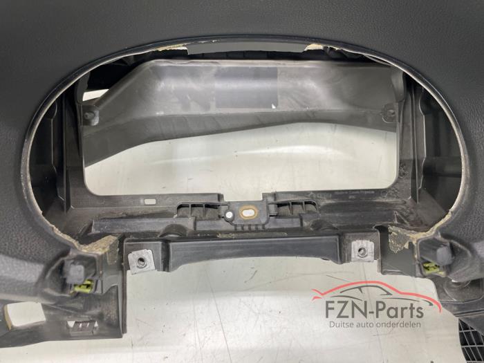 Audi Q2 81B Dashboard Los Titanium zwart
