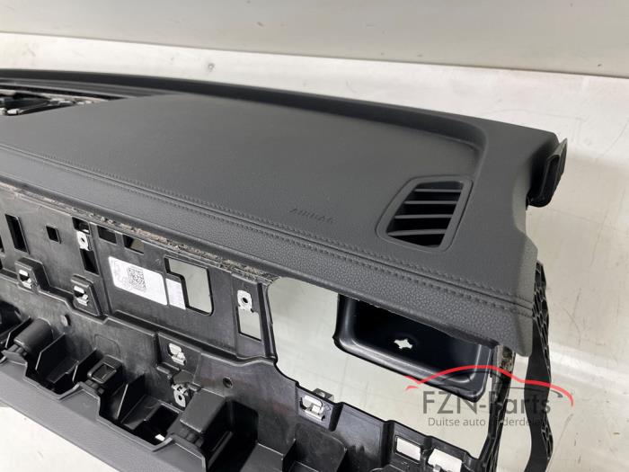 VW Passat B9 3J Dashboard Leer Leder Titaniumzwart