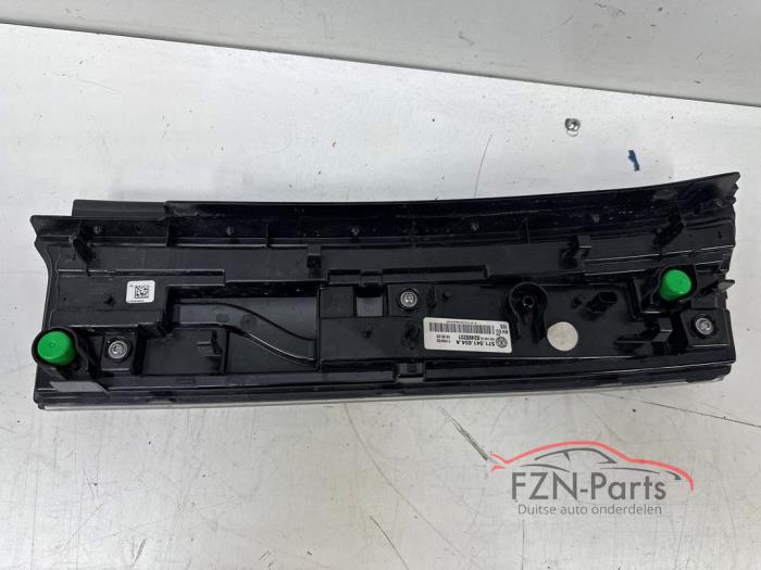 VW Tiguan 571 Verlichte grille Rechts