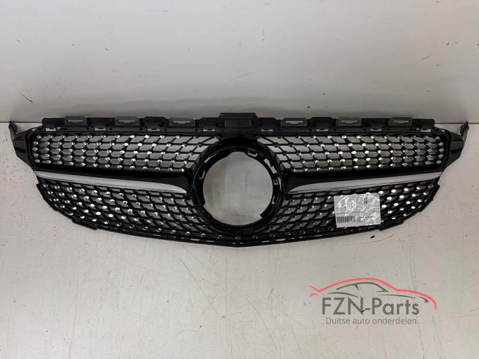 Mercedes-Benz C-Klasse W205 FL AMG Diamond Grille