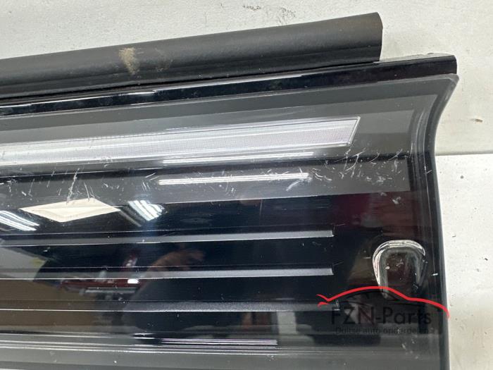 VW Tiguan 571 Verlichte grille Rechts
