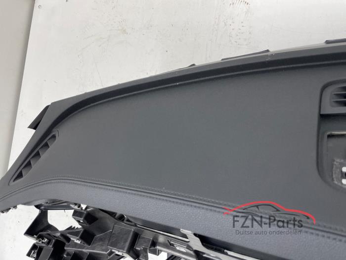 VW Passat B9 3J Dashboard Leer Leder Titaniumzwart