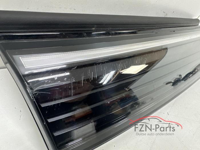 VW Tiguan 571 Verlichte grille Rechts