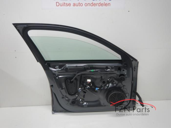Audi A4 8W5 Sedan Portier Links-voor LX7R