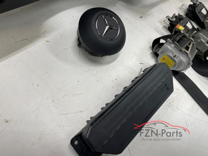 Mercedes-Benz C-Klasse W206 Airbagset+Dashboard Leer