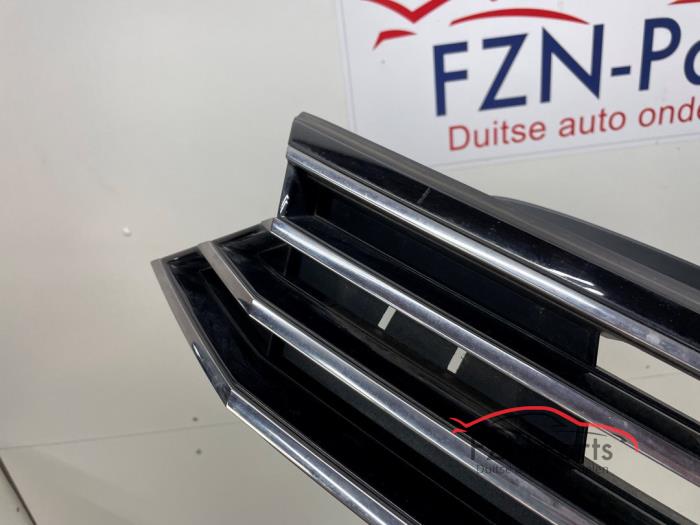 VW Passat B8 Grille Chrome/ zwart