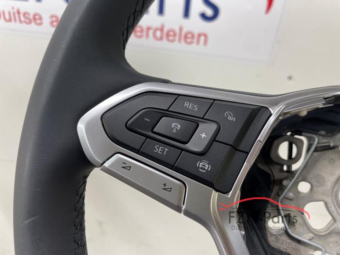 VW Golf 8 Stuur MF+ACC+VIEW Verwarmd Leer