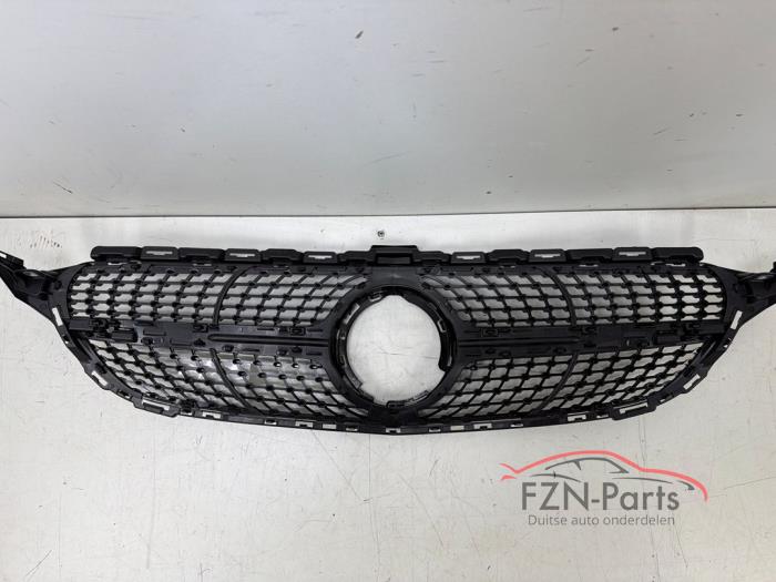 Mercedes-Benz C-Klasse W205 FL AMG Diamond Grille